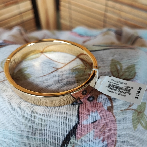 Michael Kors Gold Tone Baguette Bracelet NWT Brand New Designer Gold Tone Bangle - Picture 9 of 13